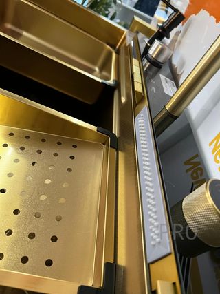 Fregadero Oro Multifunción con Pantalla Digital