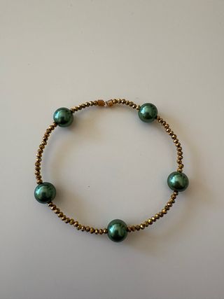 Pulsera perlas verdes y cristal dorado. 18cm