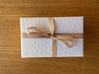 Pulsera perlas verdes y cristal dorado. 18cm