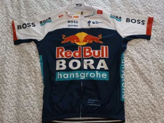Maillot y culotte logo Red Bull Bora Hansgrohe