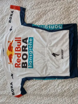 Maillot y culotte logo Red Bull Bora Hansgrohe