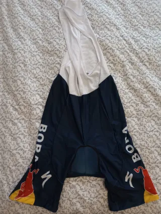 Maillot y culotte logo Red Bull Bora Hansgrohe