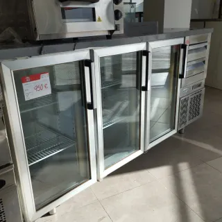 Mostrador refrigerado 3 puertas cristal 60x1,96x1m