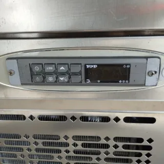 Mostrador refrigerado 3 puertas cristal 60x1,96x1m