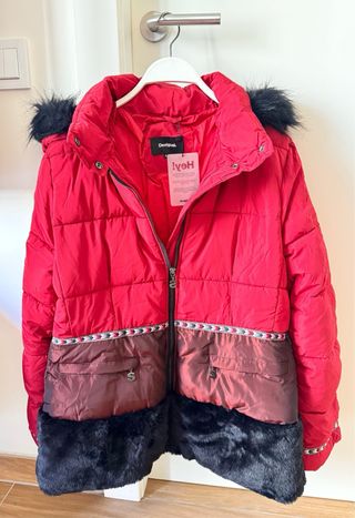 Chaqueta acolchada roja capucha T42