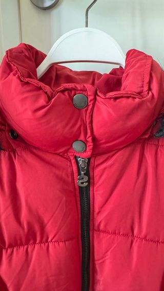 Chaqueta acolchada roja capucha T42