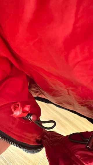 Chaqueta acolchada roja capucha T42