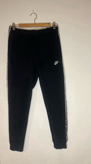 Pantalón Nike Negro con Logo