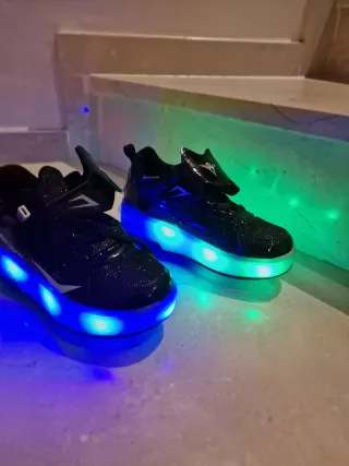 Zapatillas con ruedas talla 33