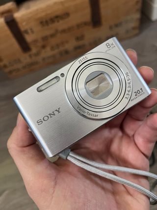 Cámara Sony Cyber-shot DSC-W830 Plata