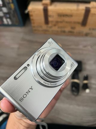 Cámara Sony Cyber-shot DSC-W830 Plata