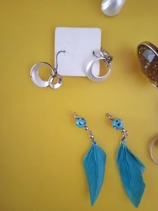 Lote de joyería: pendientes, colgante y anillo