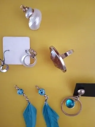 Lote de joyería: pendientes, colgante y anillo