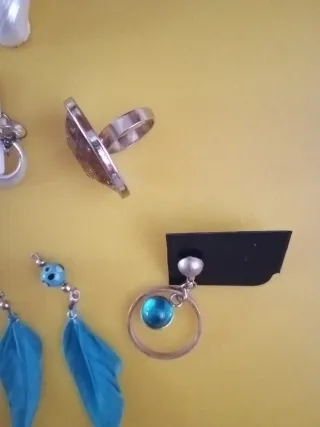 Lote de joyería: pendientes, colgante y anillo