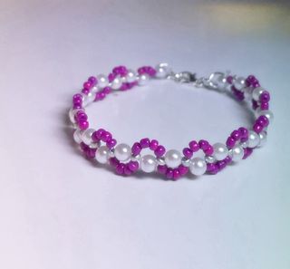 Pulsera artesanal perlas y morado