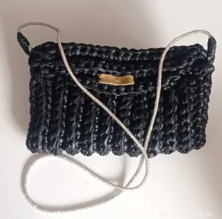 Bolso fiesta crochet plateado y negro