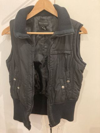 Chaleco entallado mujer negro