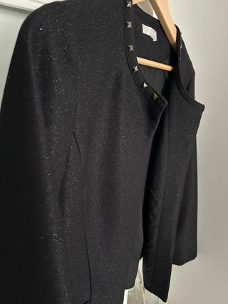 Chaqueta Promod negra brillo tachuelas
