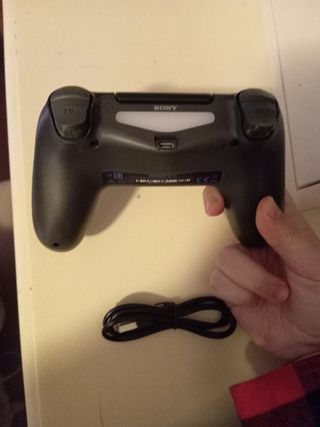 Mando PS4 Original Negro + Cargador
