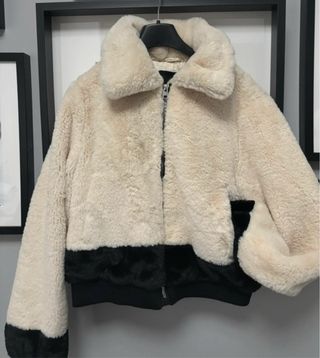 Cazadora pelo Pull&Bear beige/negra Talla S