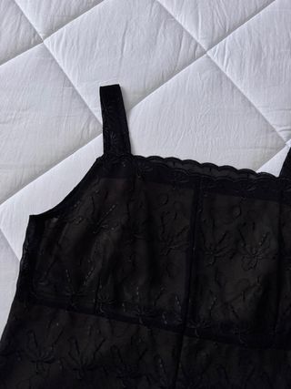 Vestido largo negro con bordados