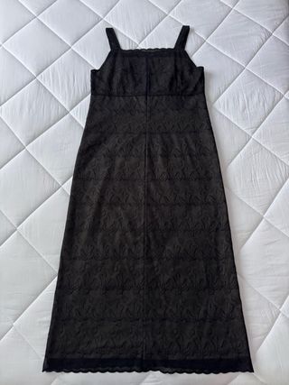 Vestido largo negro con bordados