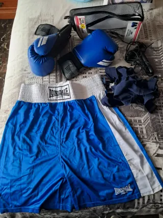 Pack Boxeo: Guantes, Pantalón, Vendas y Comba