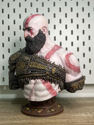 Busto Kratos God of War pintado a mano.