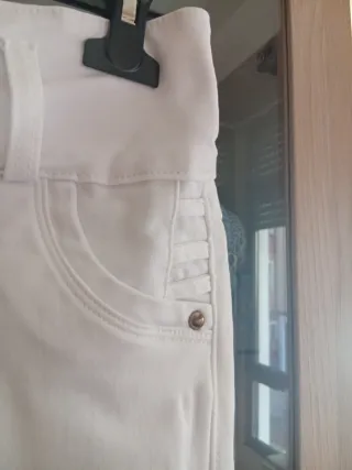 Pantalón blanco elástico de tiro alto