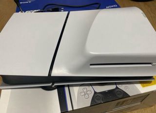 PS5 con lettore, controller e FIFA. GARANZIA