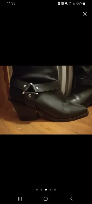 Botas de cuero negras con hebillas