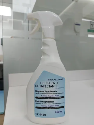 Royaldent Detergente Desinfectante 750mL