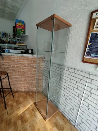 Vitrina Detolf Ikea Cristal y Madera