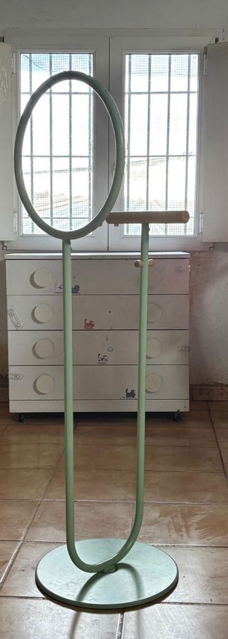 Perchero IKEA metálico y madera