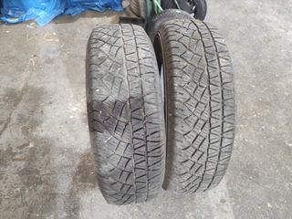 juego de 2 neumáticos 225/65R18, año 2021.