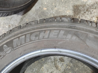 juego de 2 neumáticos 225/65R18, año 2021.