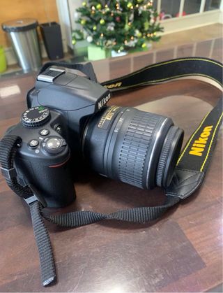 Cámara Nikon D3000 + Trípode