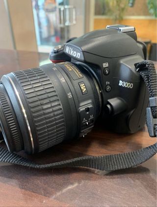 Cámara Nikon D3000 + Trípode