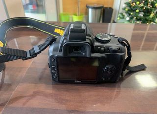 Cámara Nikon D3000 + Trípode