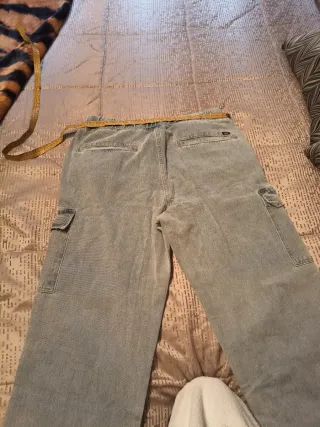Pantalón vaquero cargo hombre