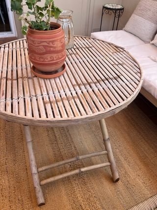 Mesa plegable de bambú y madera