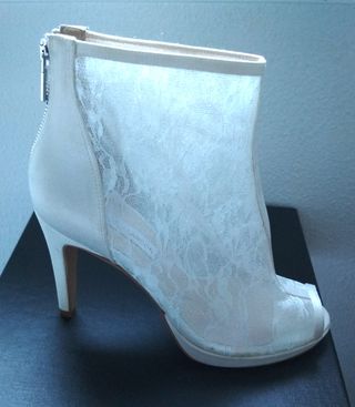 Botines encaje blanco Ángel Alarcón. Talla: 37