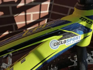 Bicicleta de montaña verde