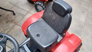 Tractor Massey Ferguson con pala y remolque