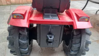 Tractor Massey Ferguson con pala y remolque