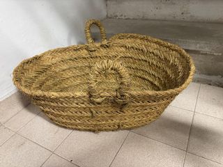 Cesta de mimbre grande con asas