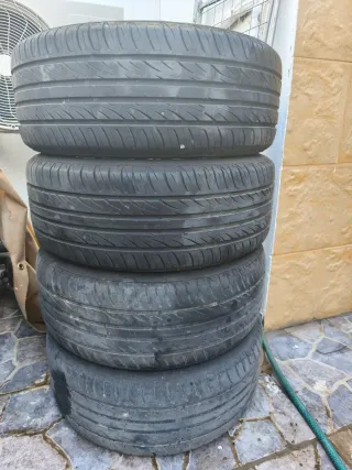 4 Llantas de aleación con neumáticos