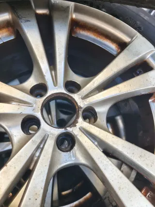 4 Llantas de aleación con neumáticos