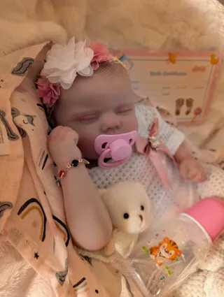 Reborn con caída de cabecita pesa dos kilitos