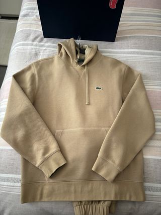 Conjunto Sudadera y Pantalón Lacoste Beige